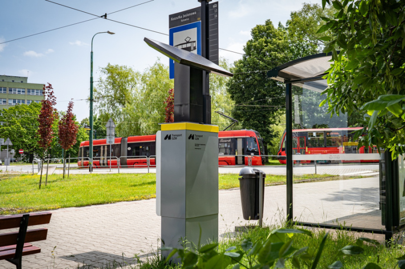 W Metropolii uruchomiono 132 nowe solarne biletomaty