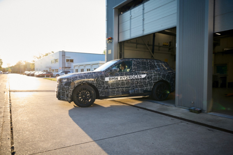 BMW stawia na wodór –  SUV iX5 Hydrogen w produkcji seryjnej!
